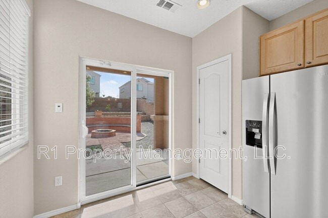 Building Photo - 2323 Margarita Dr SE