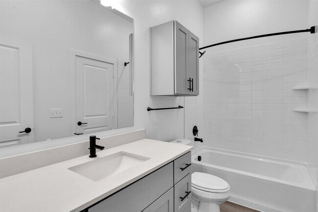 Building Photo - 1513B Provident Dr