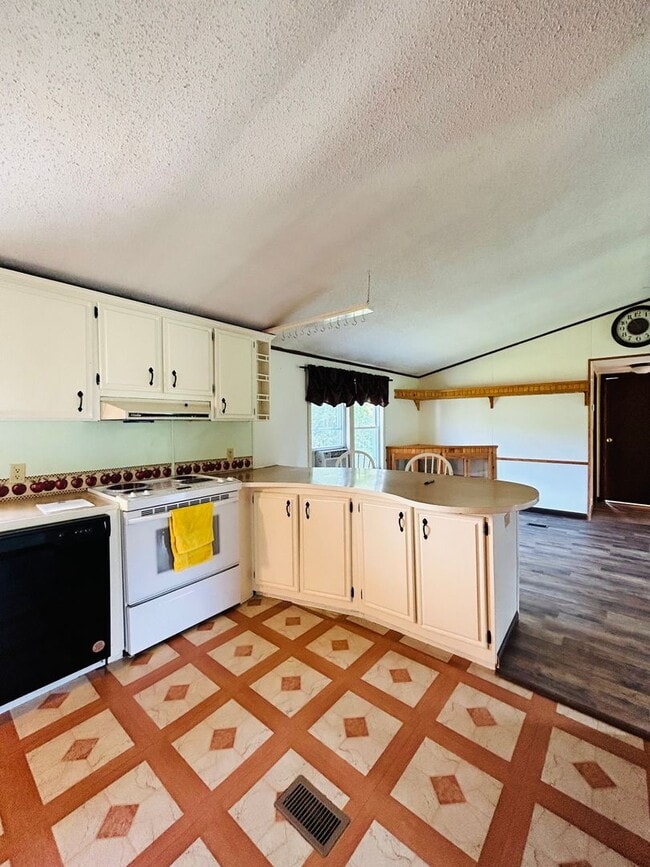 Building Photo - Country 3 Bed / 2 Bath Home for RENT