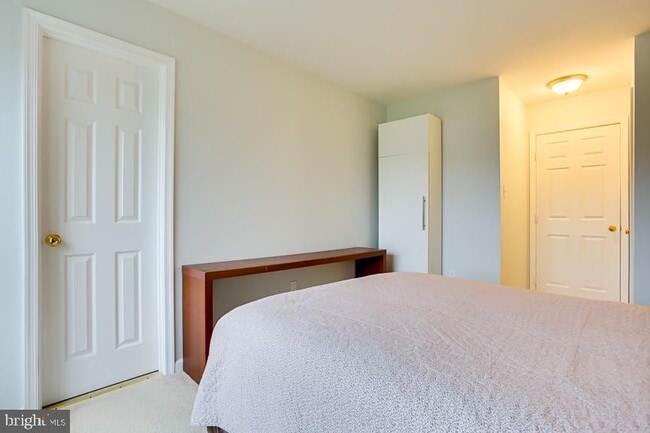 Building Photo - 12867 Mill House Ct