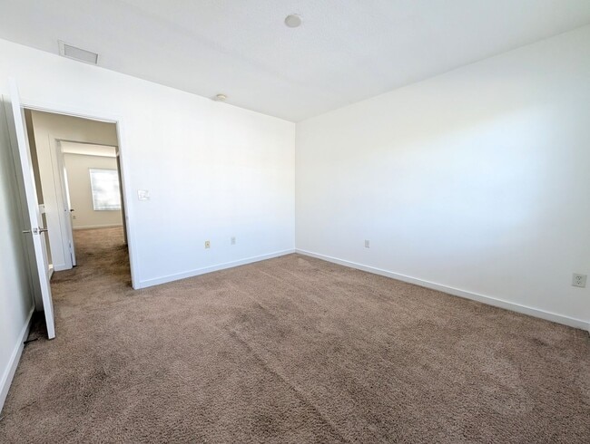 Building Photo - Gorgeous 2BR/2.5BA Townhouse in Gated Community – Lauderhill