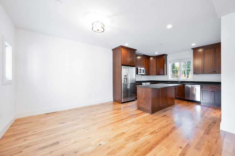 Building Photo - 95 Foxboro Rd