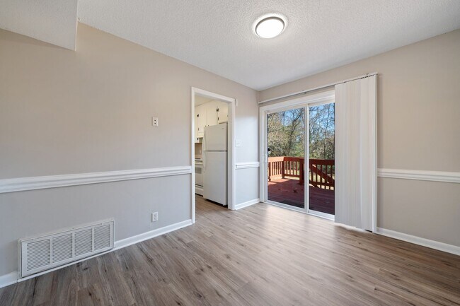 Building Photo - Charming 2-Bedroom End Unit townhome Avail...