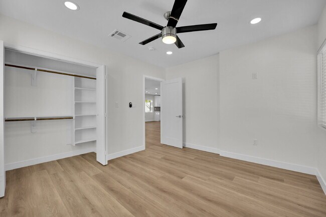 Building Photo - Beautifully updated 3-bedroom, 2-bath sing...