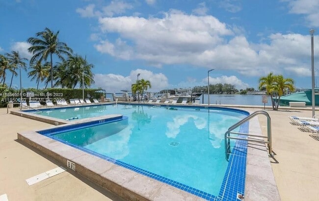 Building Photo - 150 SE 25th Rd