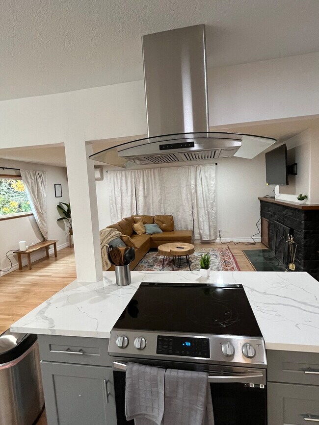 Building Photo - 3201 SW Sherwood Pl