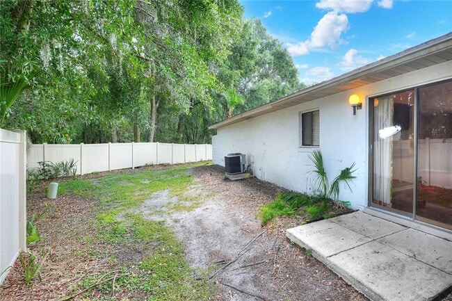 Building Photo - 3988 Oak Loop
