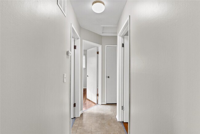 Building Photo - 1158 Reale Ave