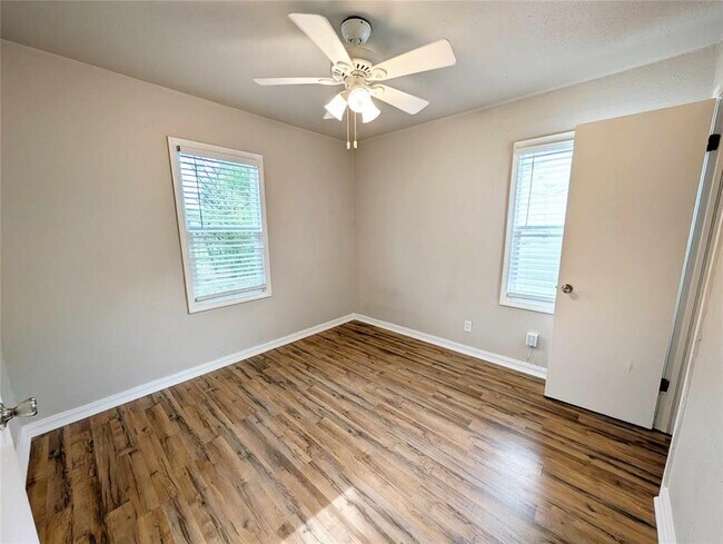 Building Photo - 217 E Douglas Dr