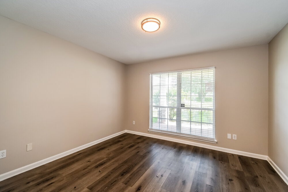 Building Photo - 9202 Redtail Dr