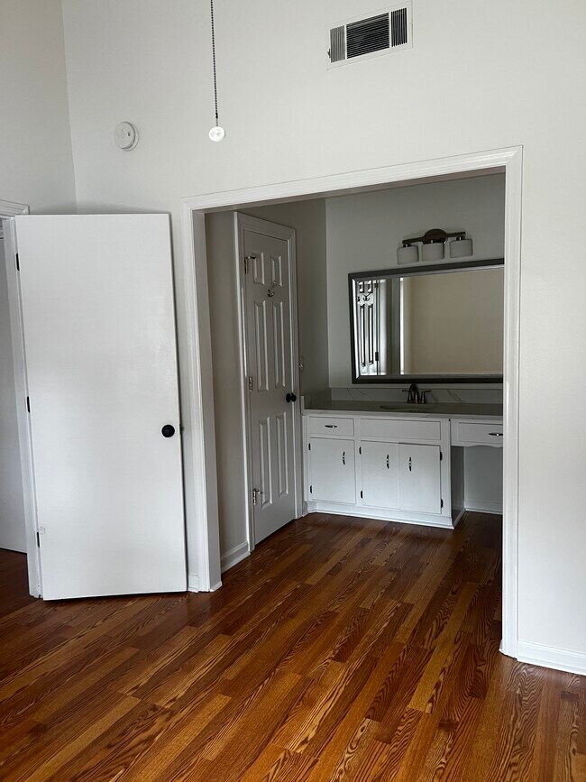 Building Photo - 1234 Island View Dr
