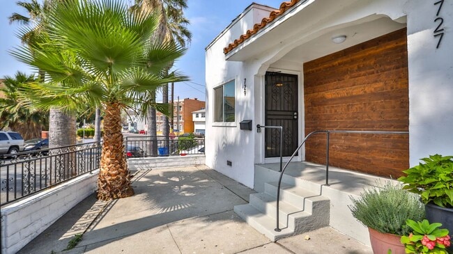 Building Photo - East LA duplex