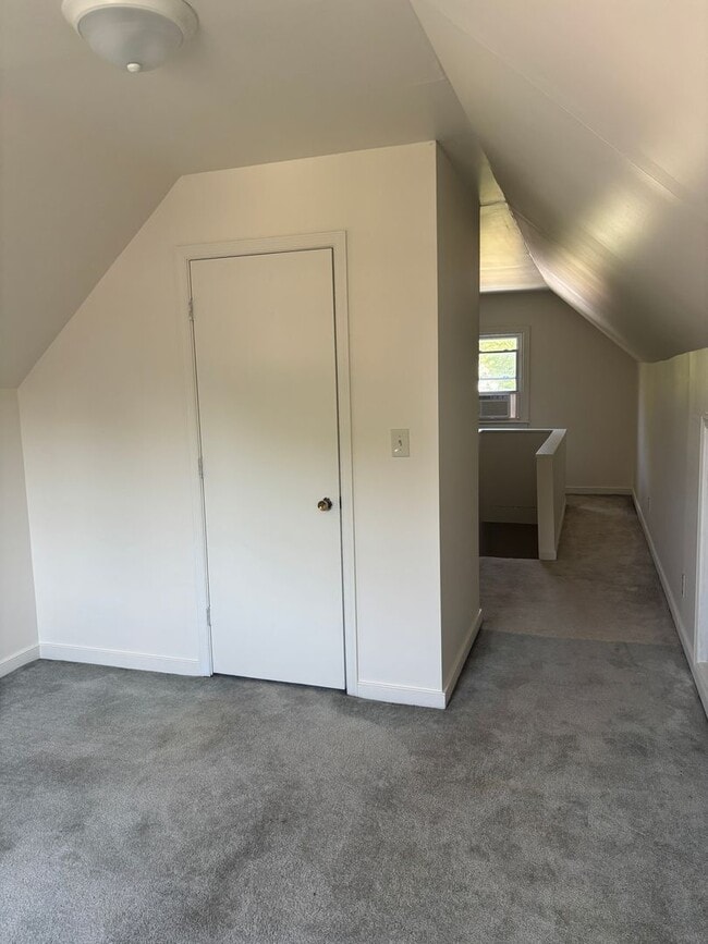 Building Photo - PRICE REDUCED! 3 Bedroom House