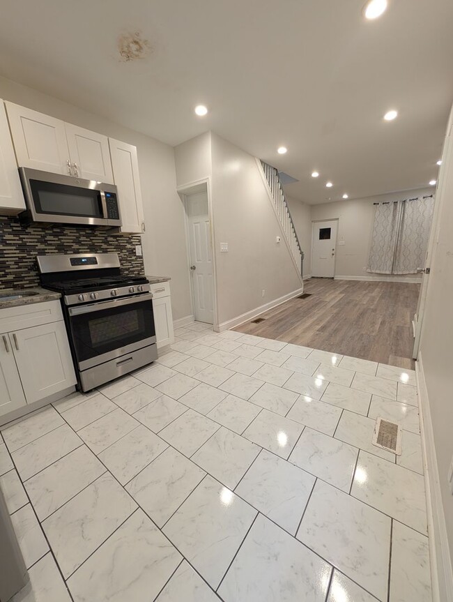 Building Photo - Brand New home!!