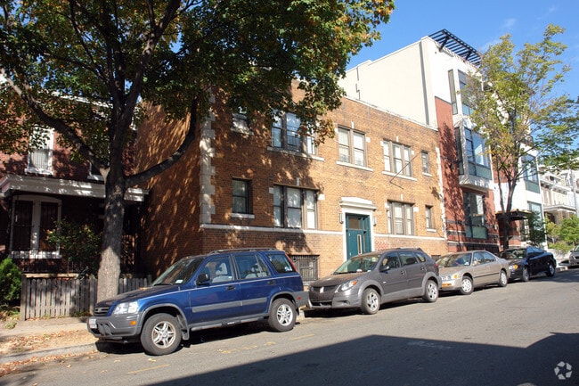 Building Photo - 2422 Ontario Rd NW