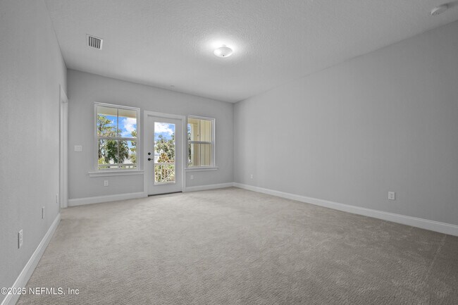 Building Photo - 27 Oak Pk Dr