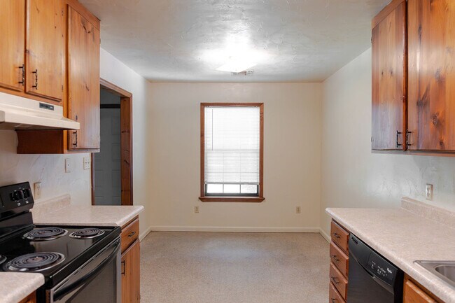 Building Photo - 5806 Bombadil Ct