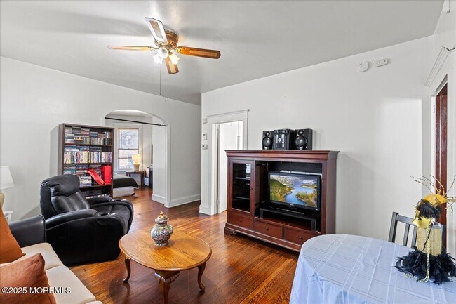 Building Photo - 104 Welton St