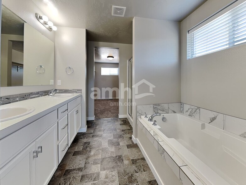 Building Photo - 9860 W Mossywood Dr
