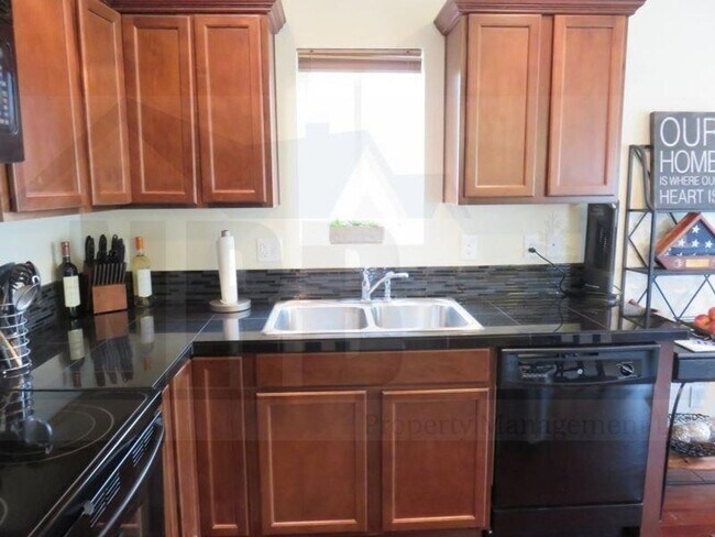 Building Photo - Beautiful 4 Bedroom Home located in a Gate...