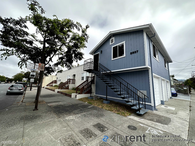 Building Photo - 2 br, 1 bath 4plex - 2929 Sacramento St, B...