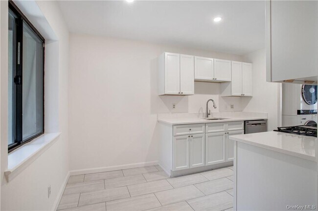 Building Photo - 361 N Greeley Ave