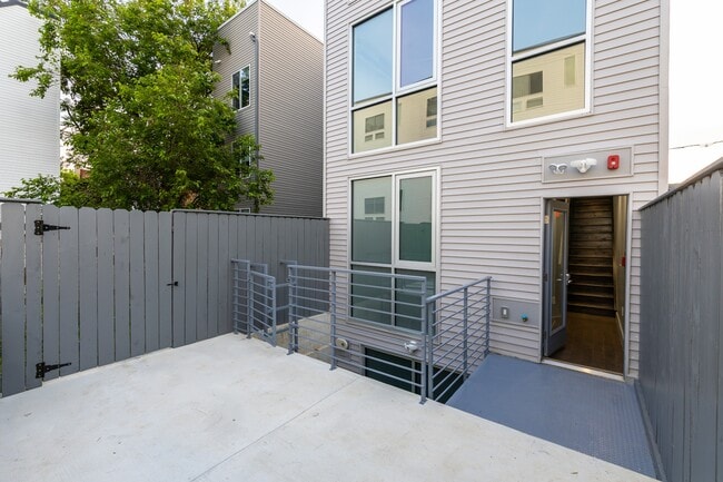 Building Photo - 1525 N 6th St