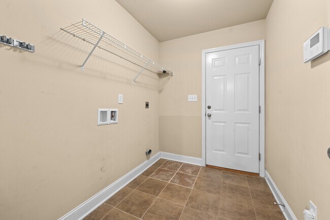 Building Photo - 6906 Breyerton Way SE
