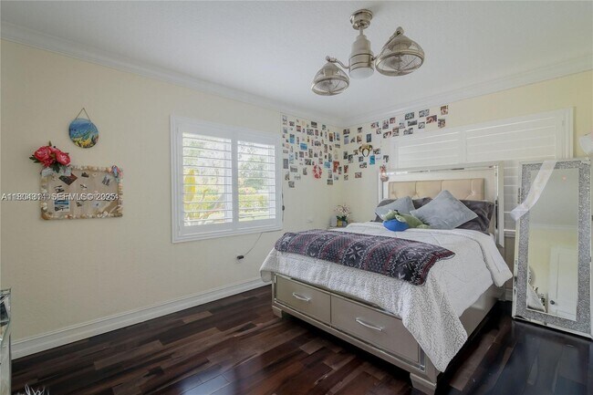 Building Photo - 8500 SW 70th St