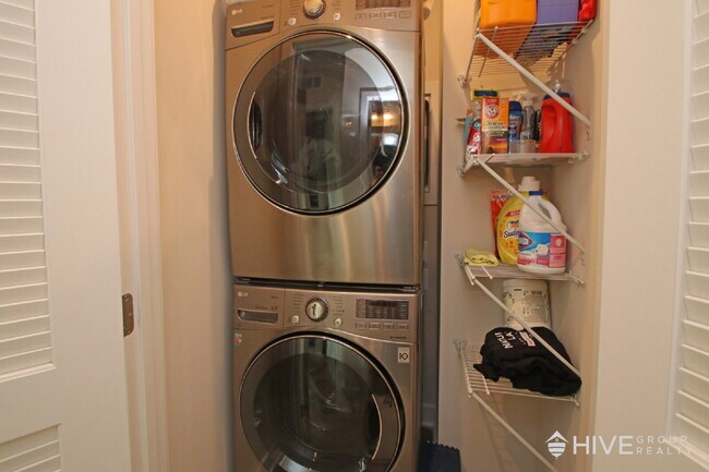 Building Photo - Spacious 4-Bed, 3.5-Bath with Garage!