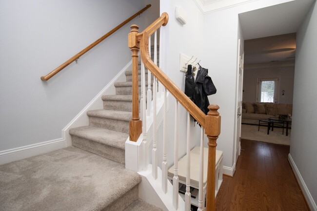 Building Photo - Hampton Forest Three Bedroom townhome clos...