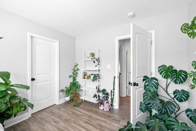 Building Photo - 3 bedroom Pet Friendly Home For Rent Near Needmore Road!