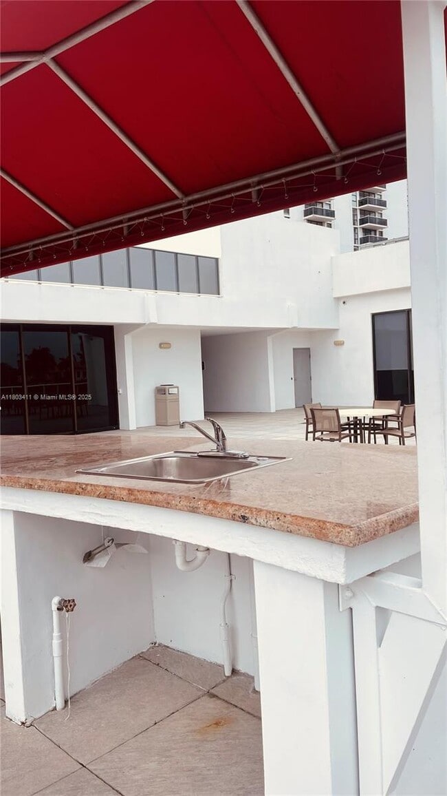 Building Photo - 3675 N Country Club Dr