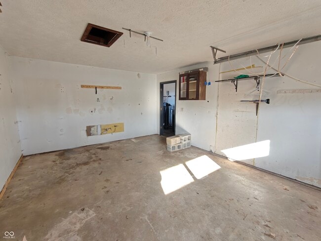 Building Photo - 5791 N Vinton Hills Dr