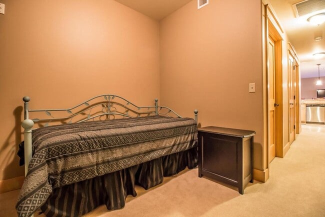 Building Photo - 1 Bedroom | 1.5 Bathrooms | 2 Flexible Bonus Spaces | Luxury Riverstone Condo