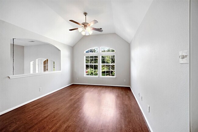 Building Photo - 13707 Elm Shores Dr