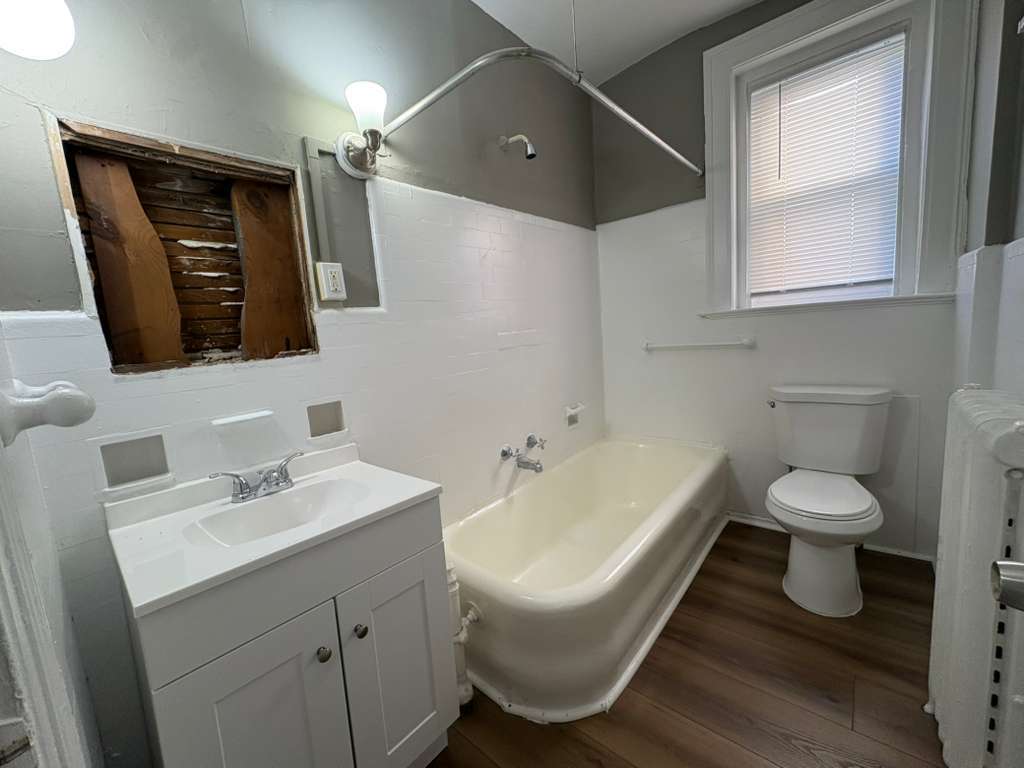 Building Photo - 1579 Chapel St