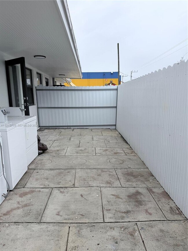 Building Photo - 9381 SW 39th St