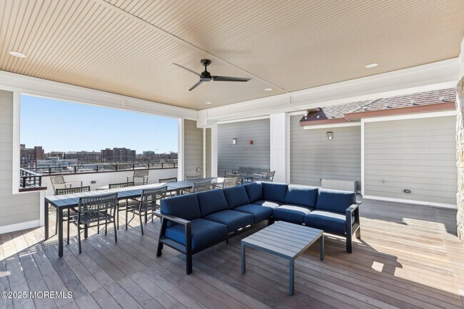 Building Photo - 272 Willow Ave