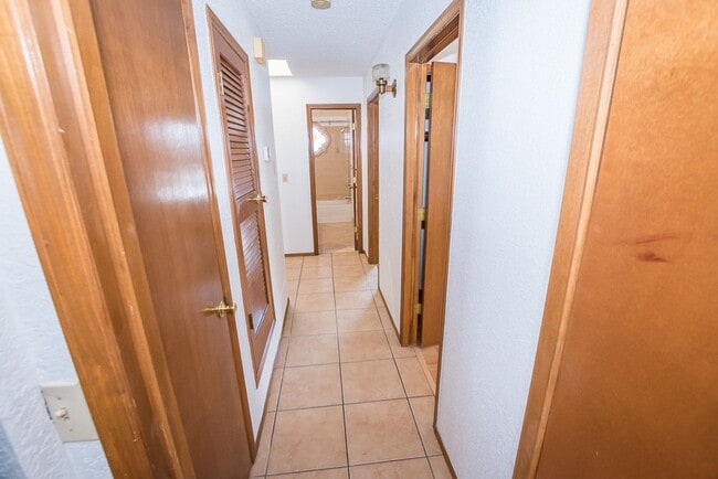Building Photo - Contemporary home with 3 bedrooms, 2 bath, 2 car garage, A/C, Fenced Yard