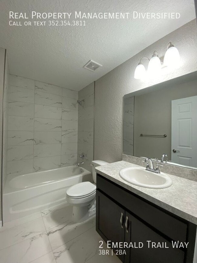 Building Photo - 2 Emerald Trail