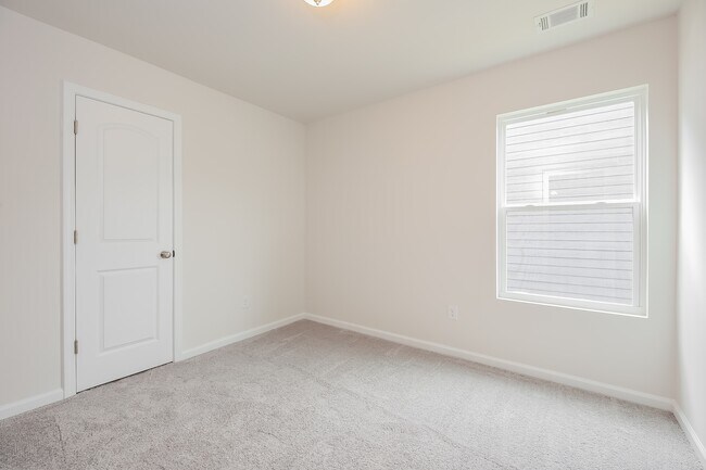 Building Photo - 123 Colonial Walk