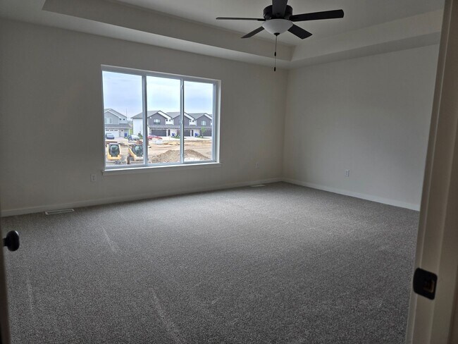 Building Photo - RaeMat LLC