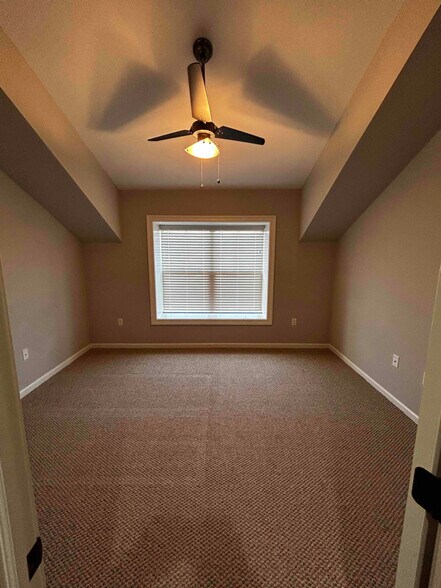 Building Photo - 970 Ridge Ave