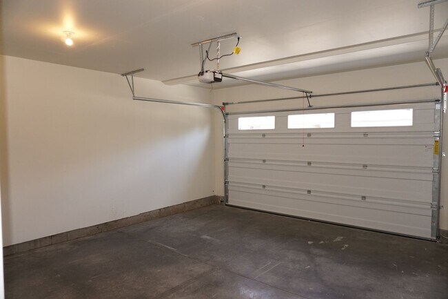 Building Photo - 11404 NE 127th Ct