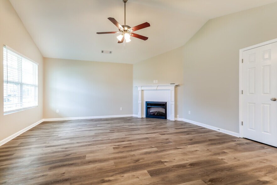 Building Photo - 972 Navaho Trail