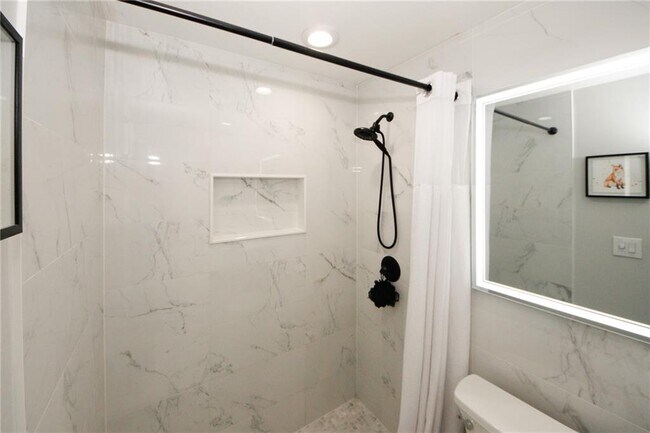 Building Photo - 1468 Briarwood Rd NE