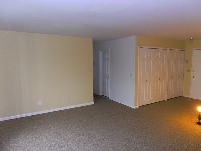 Building Photo - 2 br, 1 bath Apartment - Sunset Manor