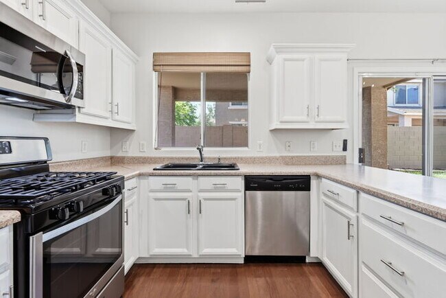 Building Photo - 4265 E Windsor Dr