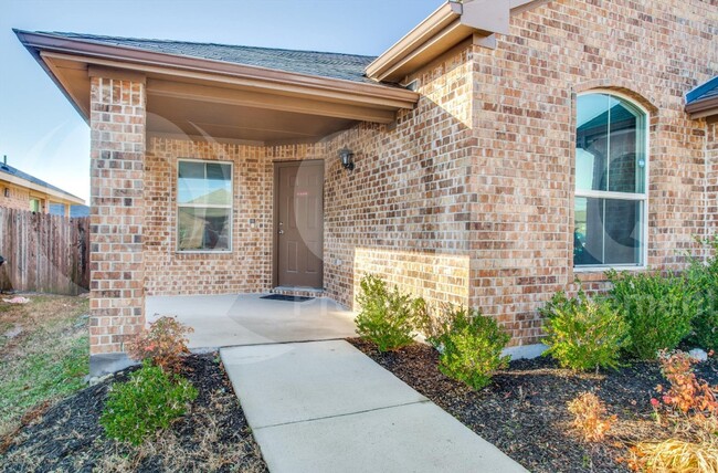 Building Photo - 2725 Gains Mill Dr